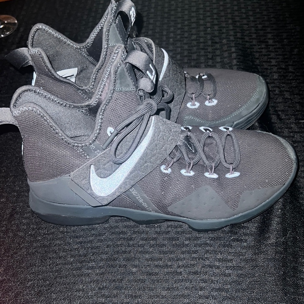 03/2017 LeBron 14 Limited 'Zero Dark Thirty size US 8 Rare
